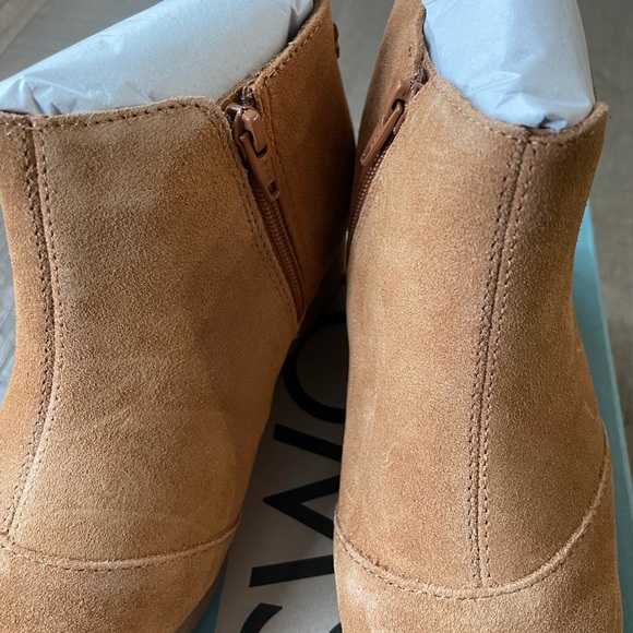 TOMS Youth Suede Wedge Booties - Picture 3 of 4